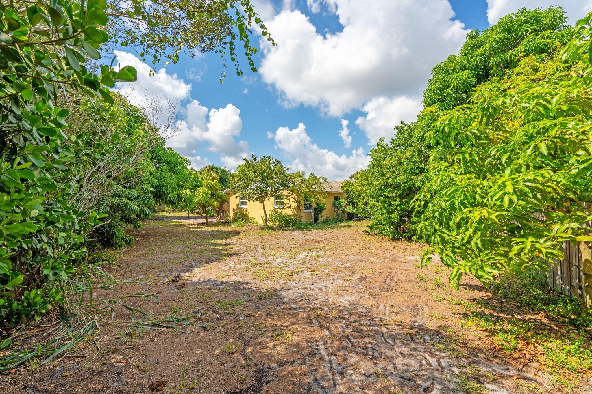 1460 Woodcrest Road E