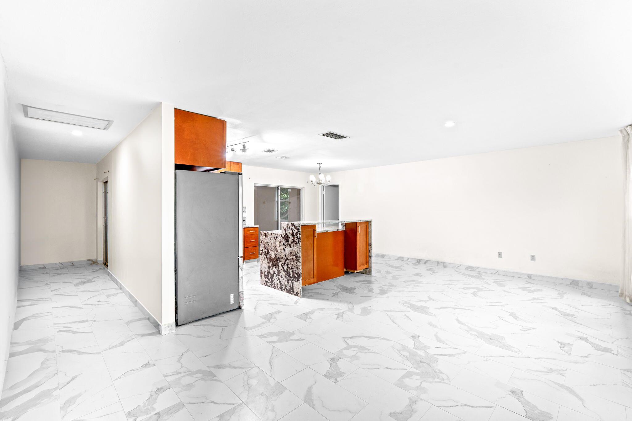 1460 Woodcrest Road E