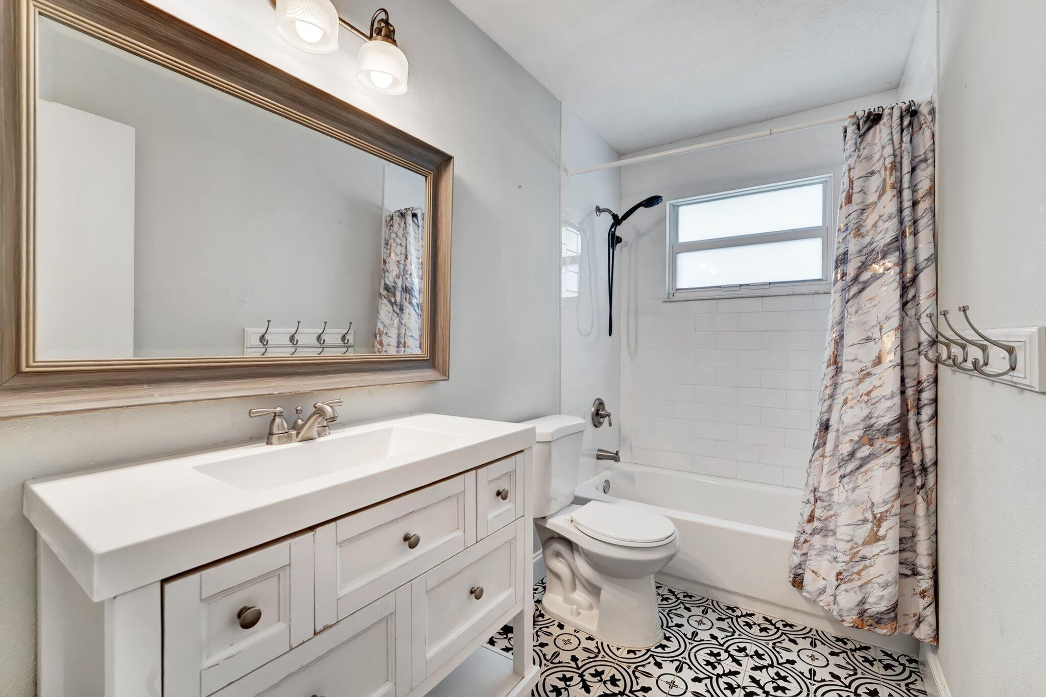 1918 SE Cheltenham Street