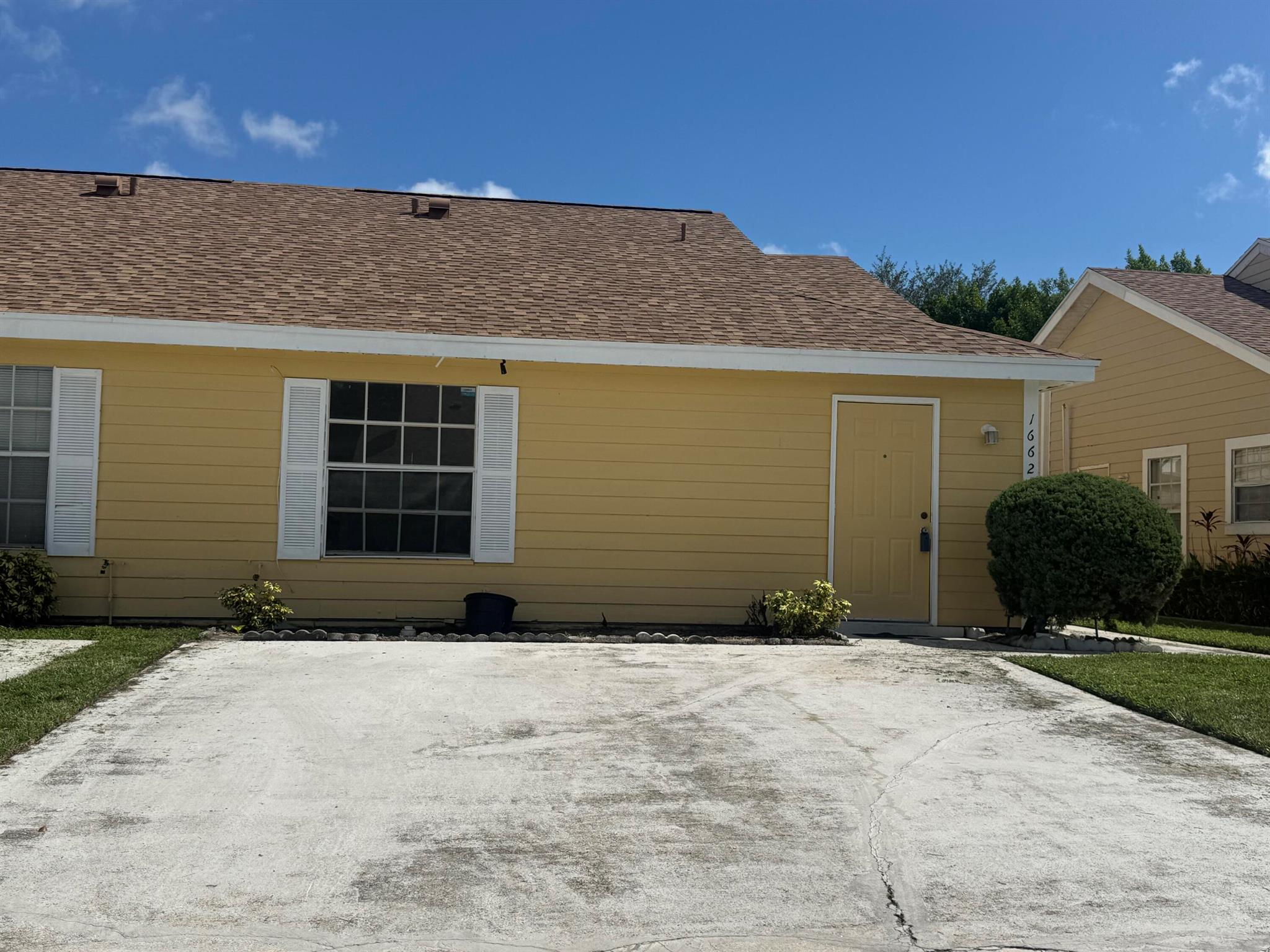 1662 Royal Forest Court