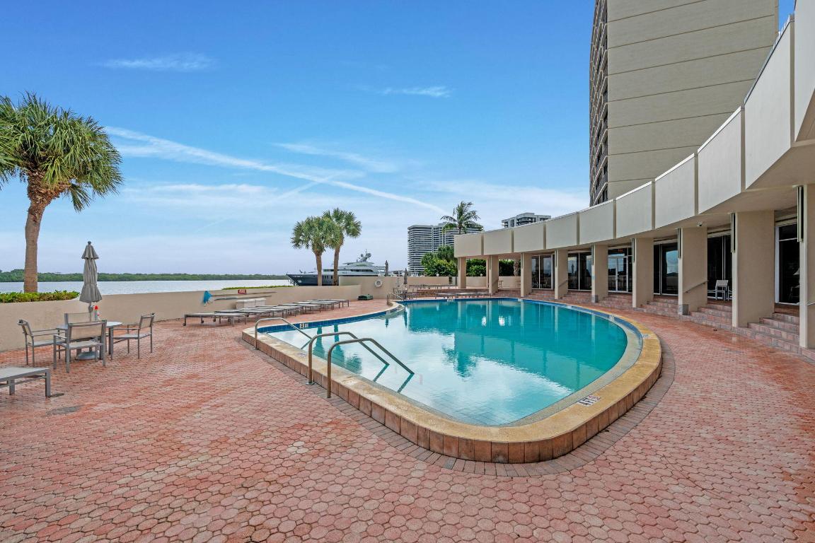 124 Lakeshore Drive 5290