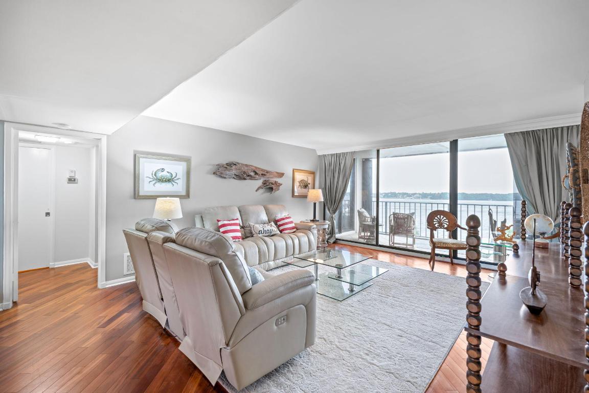 124 Lakeshore Drive 5290