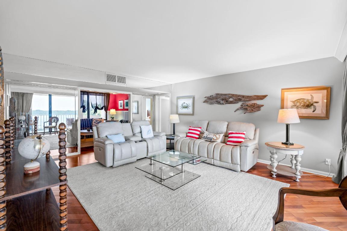 124 Lakeshore Drive 5290