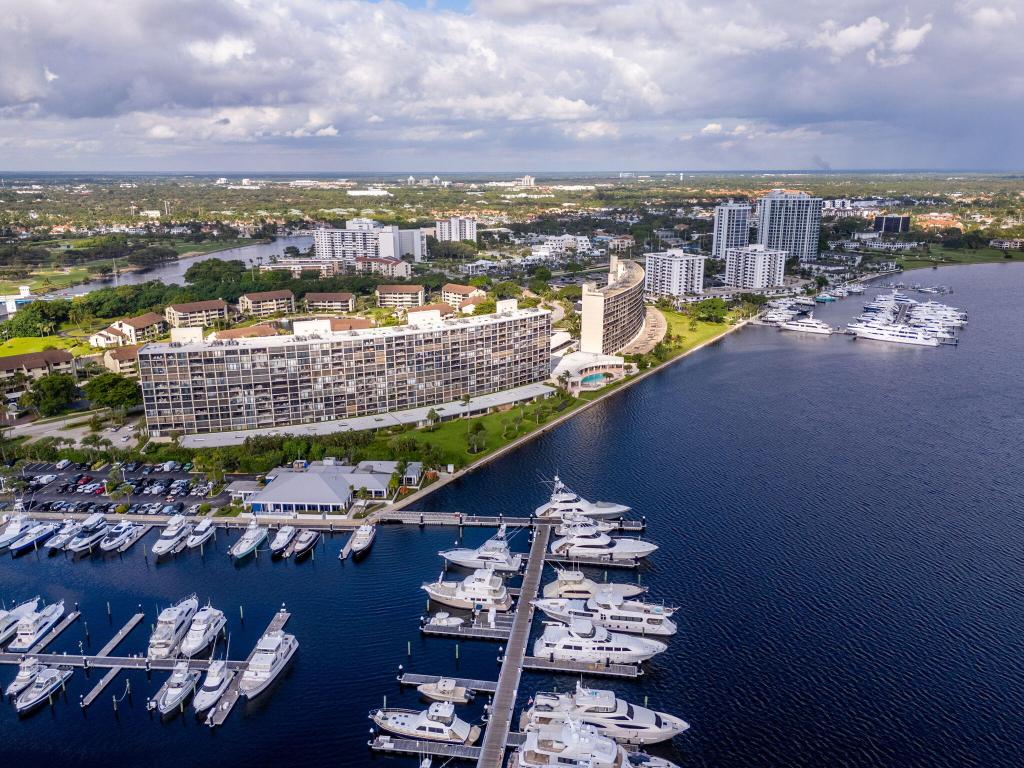 124 Lakeshore Drive 5290