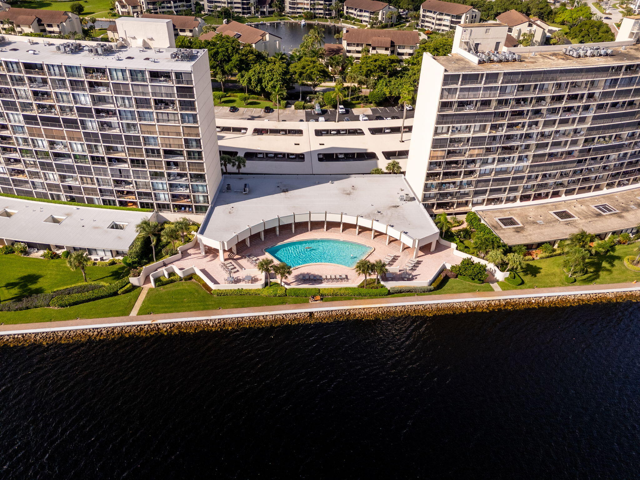 124 Lakeshore Drive 5290