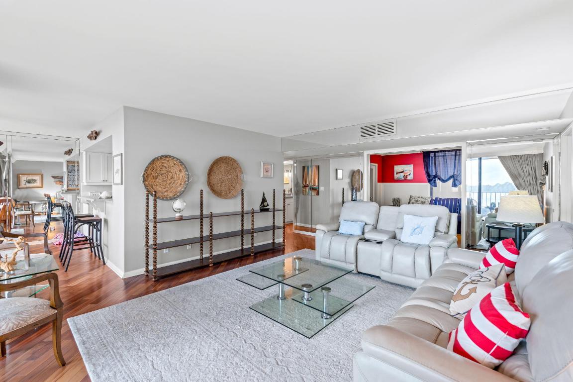 124 Lakeshore Drive 5290