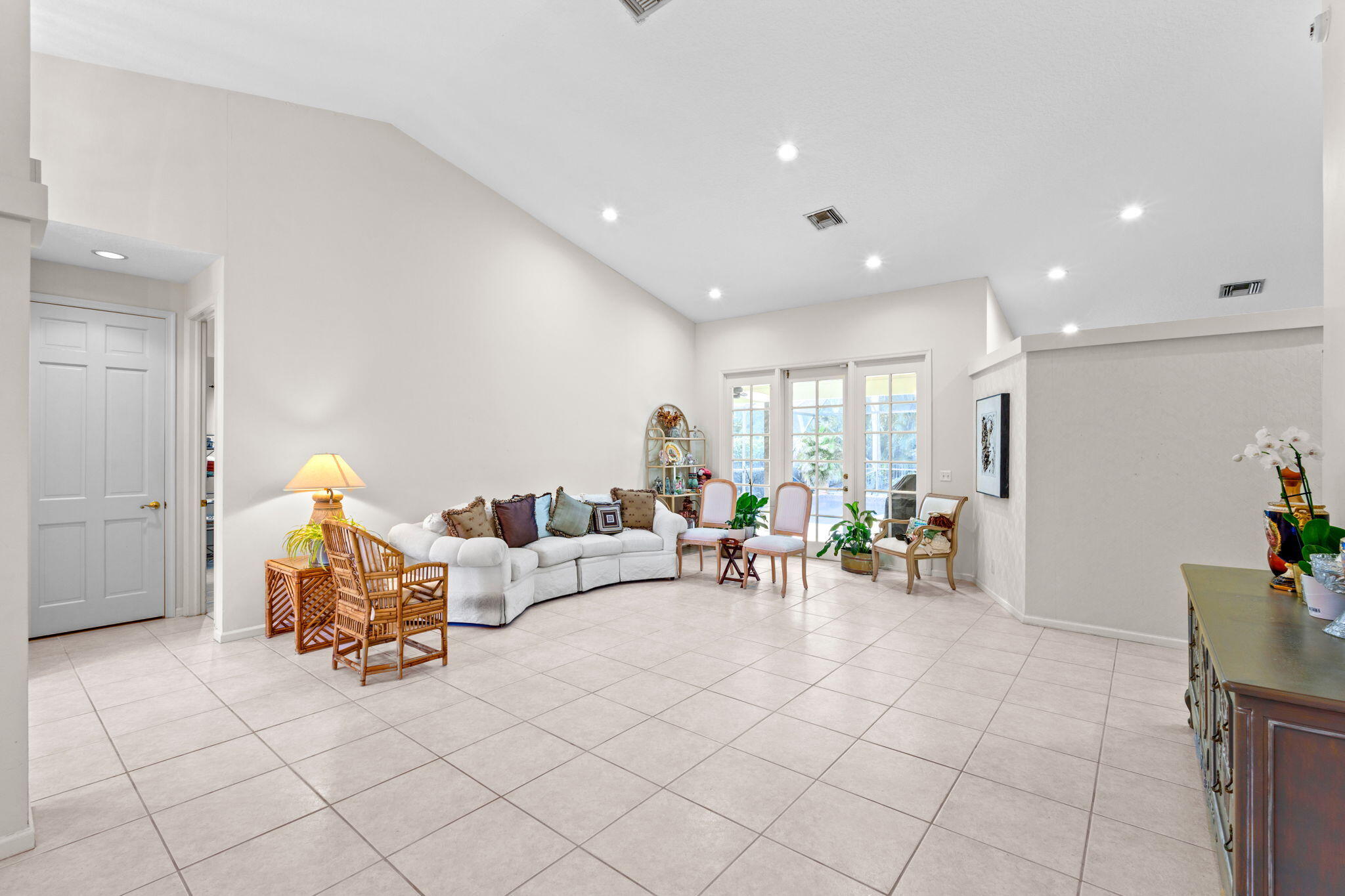 9055 Cypress Hollow Drive