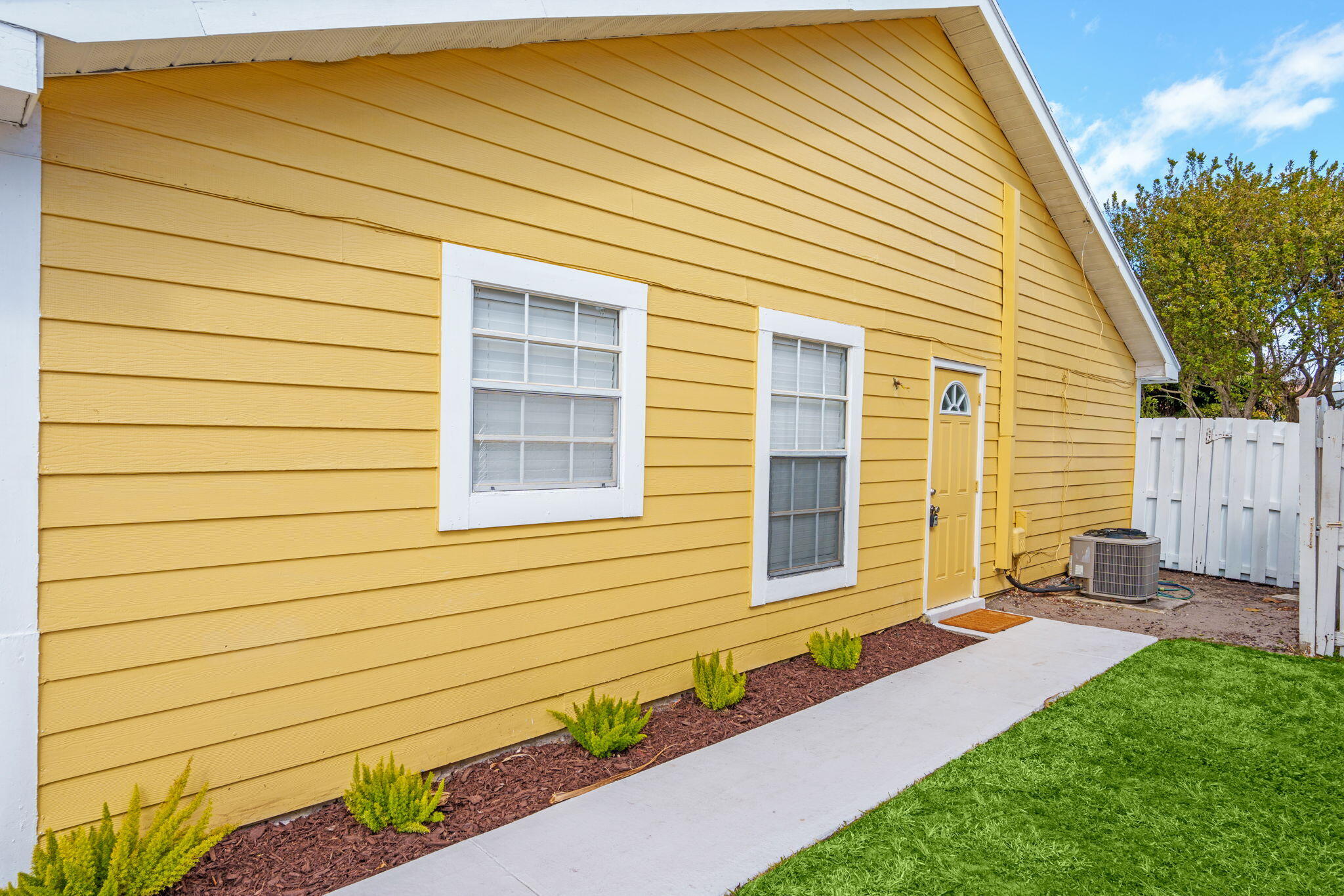 1662 Royal Forest Court