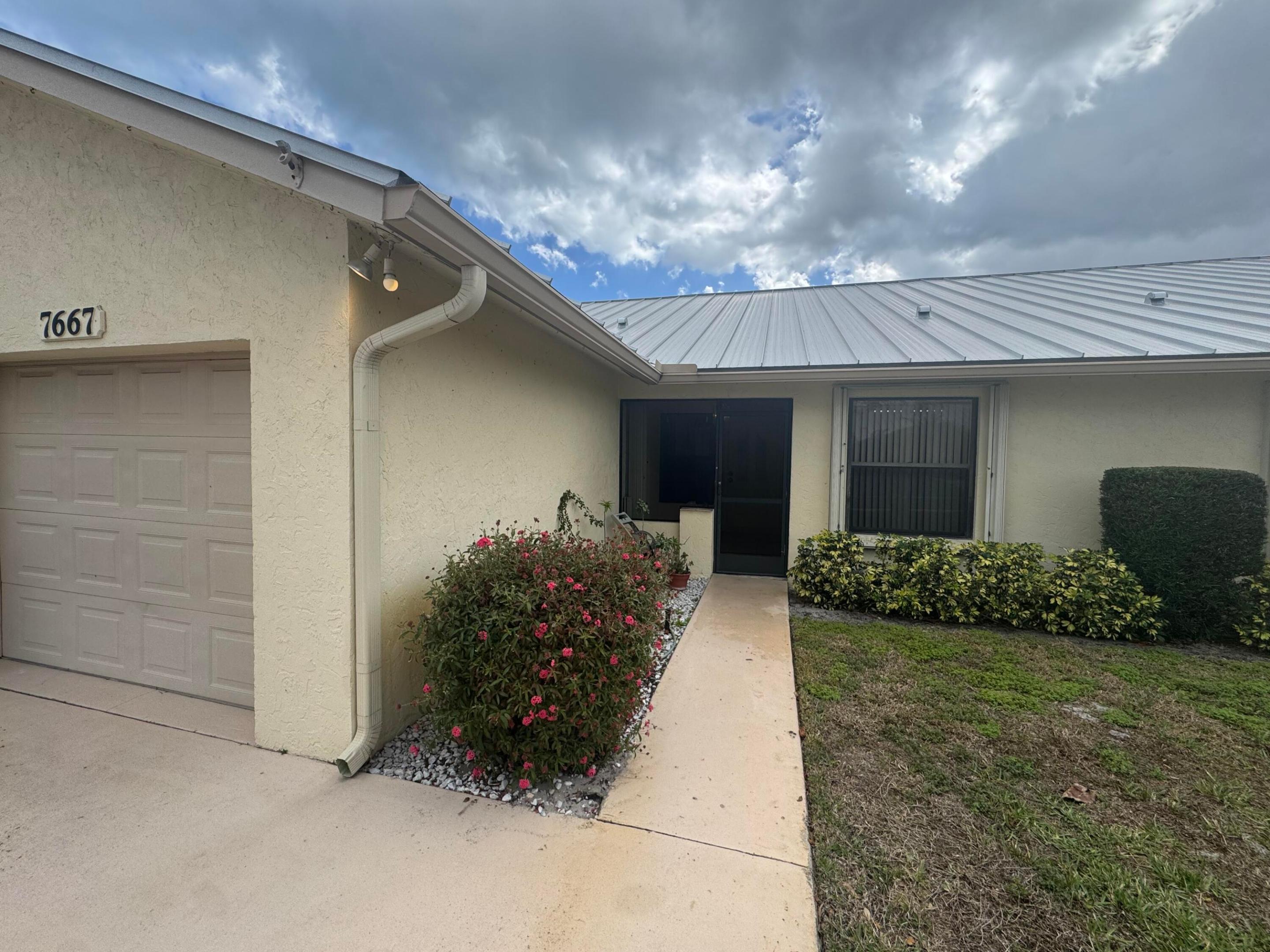 7667 SE Sugar Sand Circle