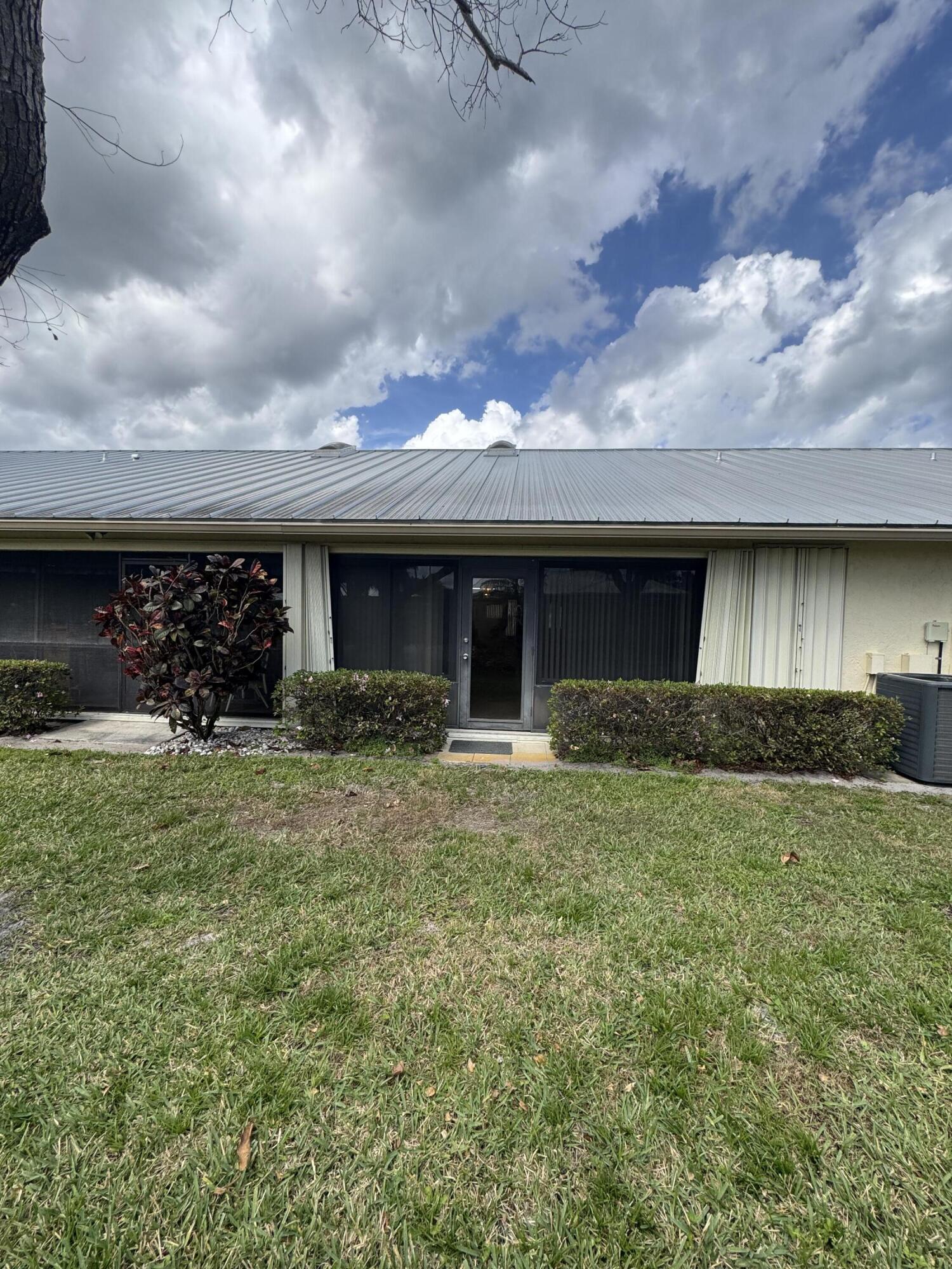 7667 SE Sugar Sand Circle