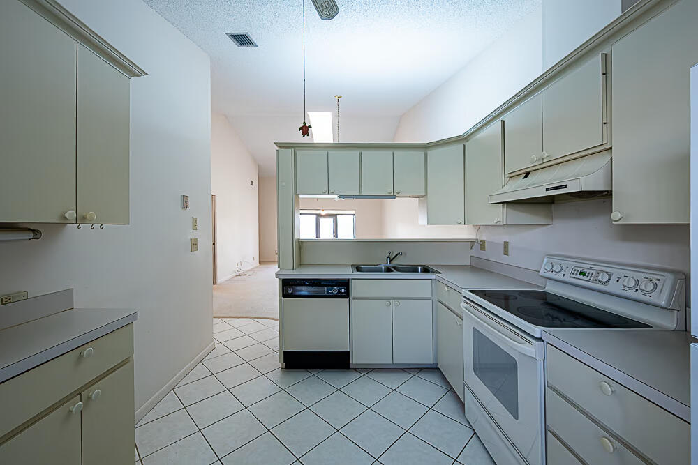 7667 SE Sugar Sand Circle