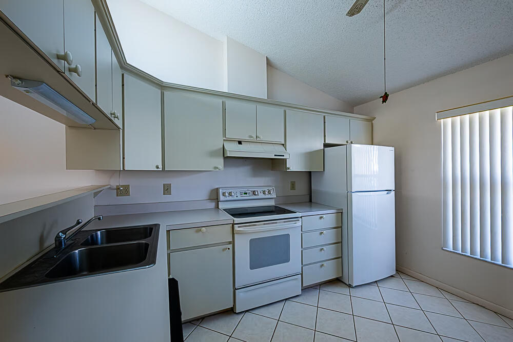 7667 SE Sugar Sand Circle