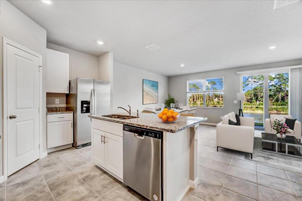 5748 SE Edgewater Circle