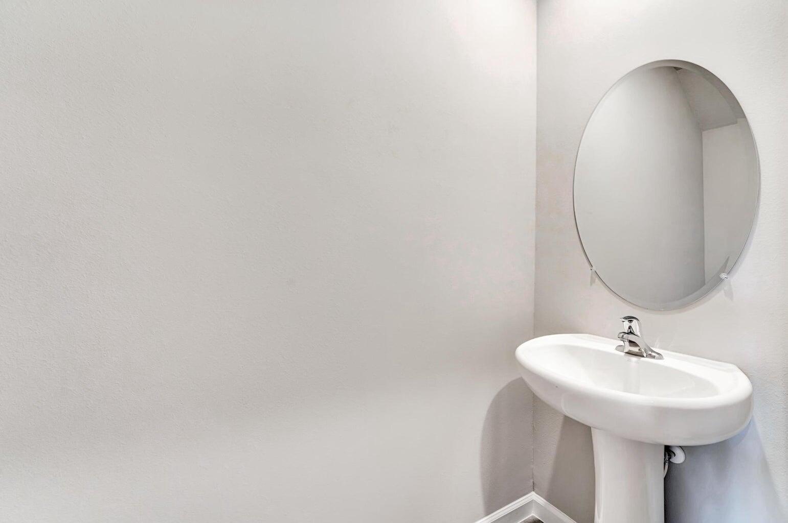 5748 SE Edgewater Circle