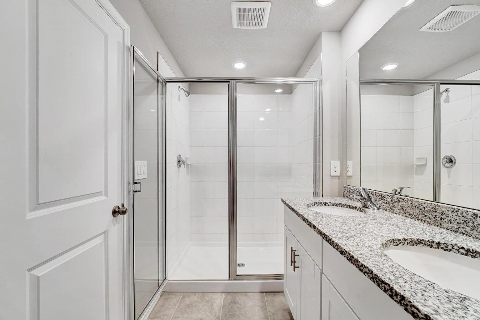 5748 SE Edgewater Circle