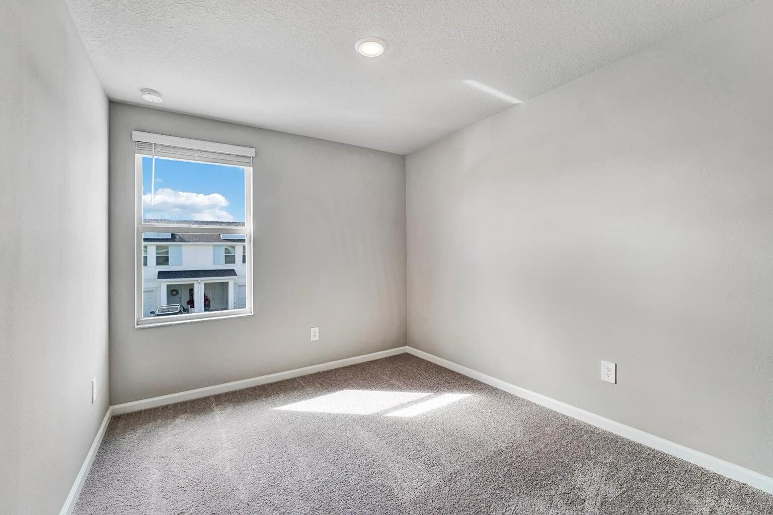 5748 SE Edgewater Circle