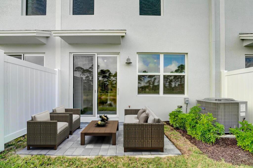 5748 SE Edgewater Circle