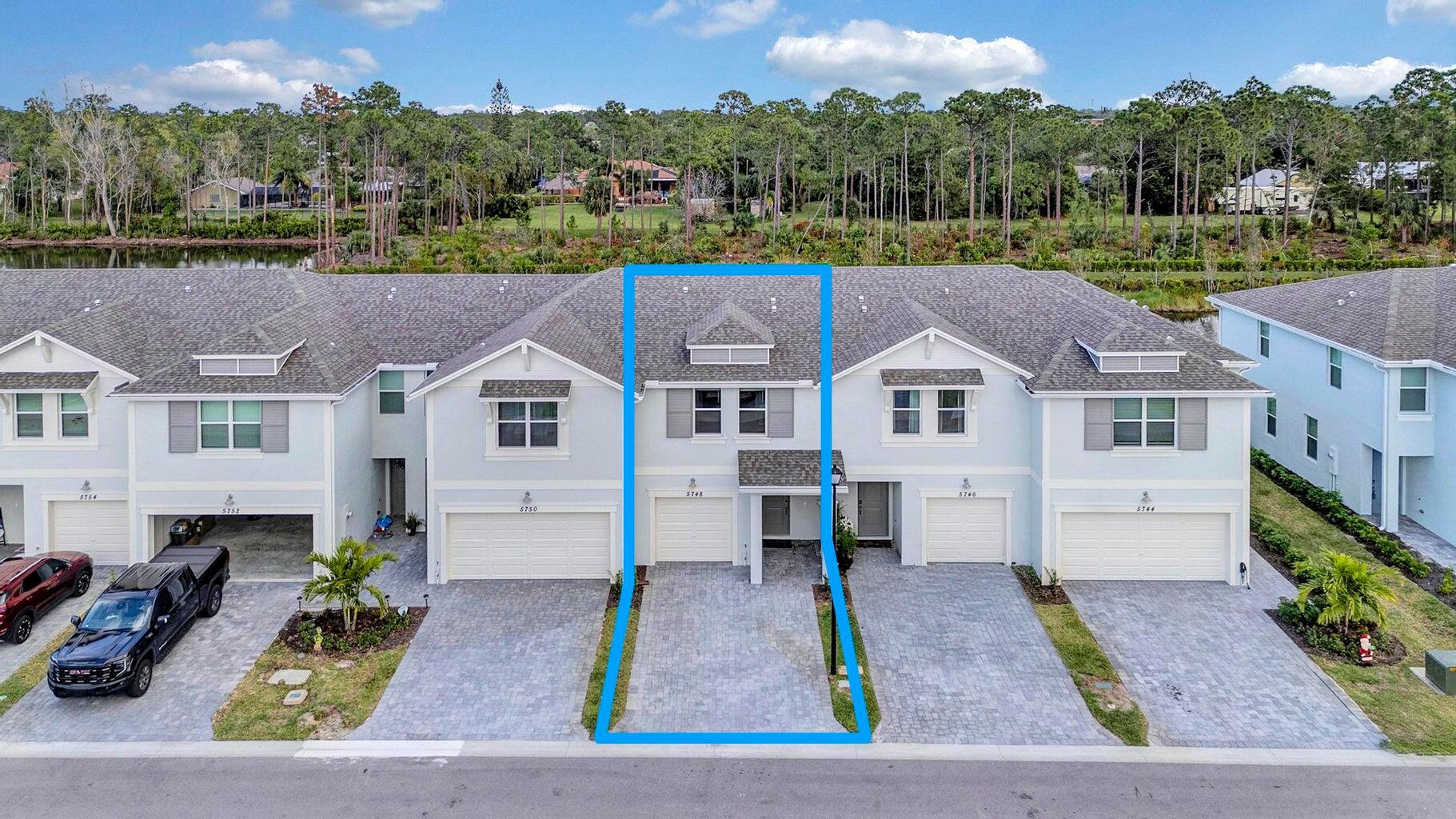 5748 SE Edgewater Circle