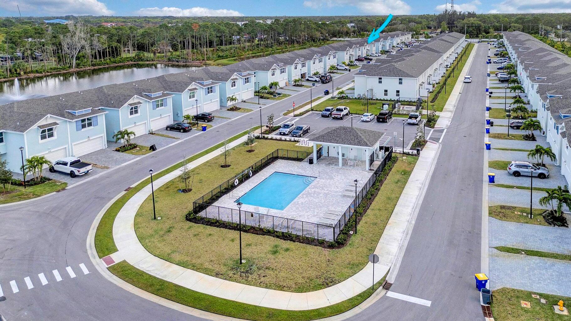 5748 SE Edgewater Circle