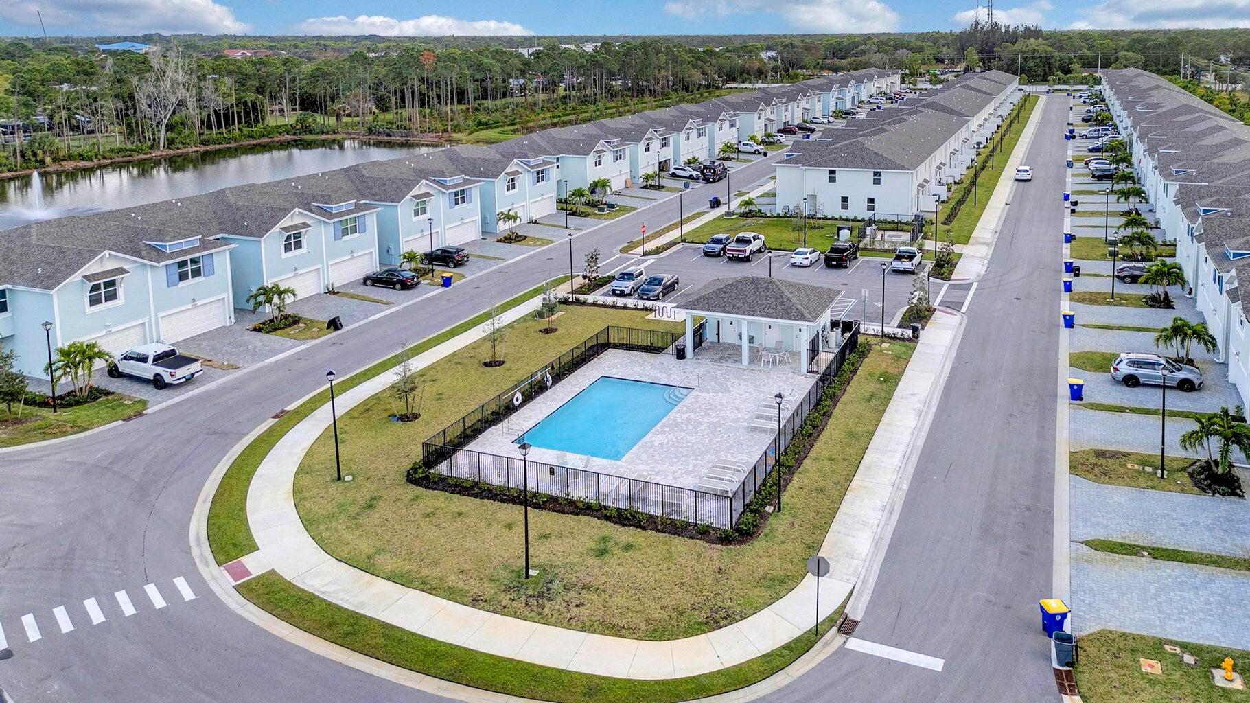 5748 SE Edgewater Circle