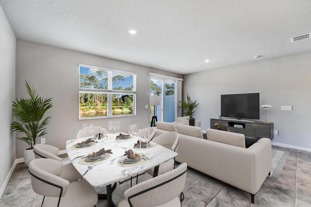 5748 SE Edgewater Circle