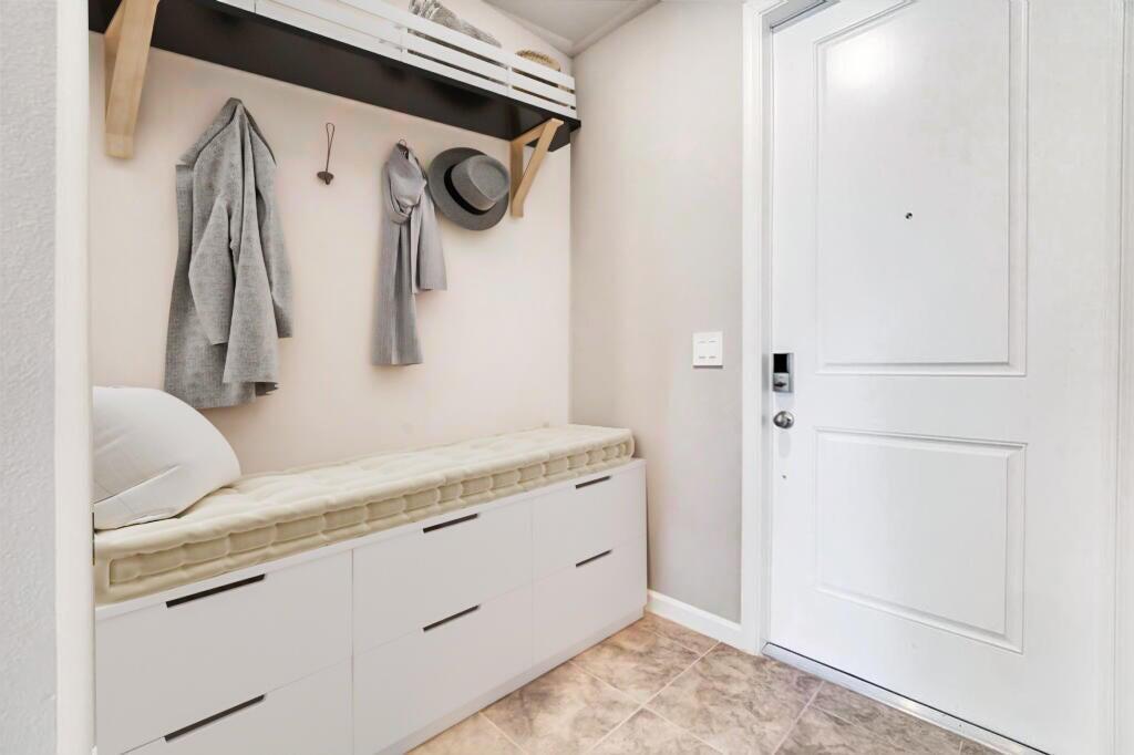 5748 SE Edgewater Circle