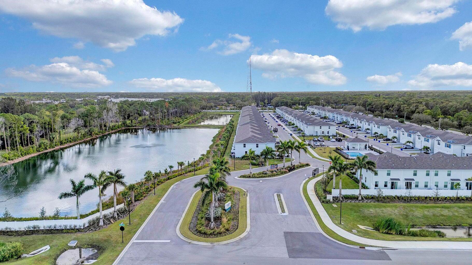 5748 SE Edgewater Circle