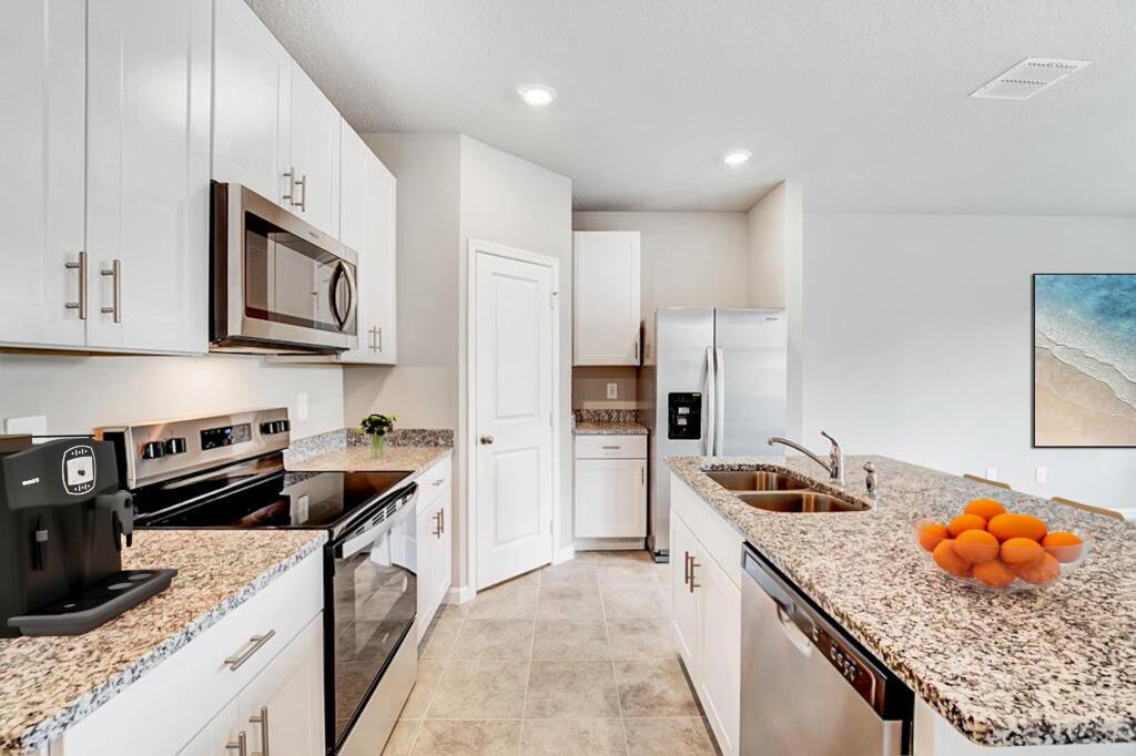 5748 SE Edgewater Circle