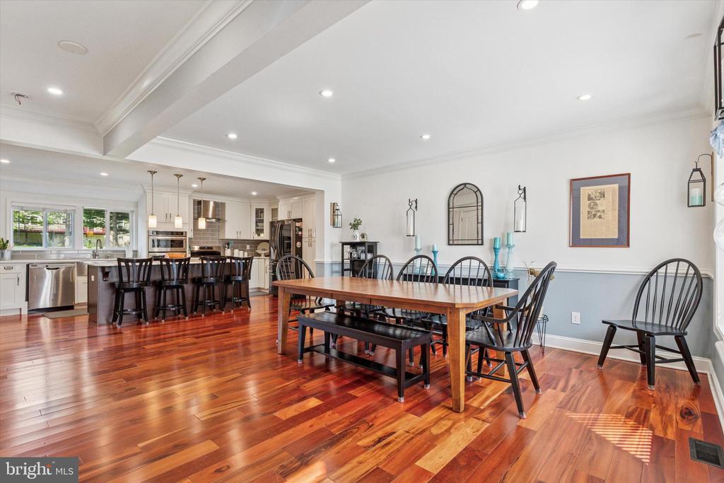 1004 WINDING RIVER LANE