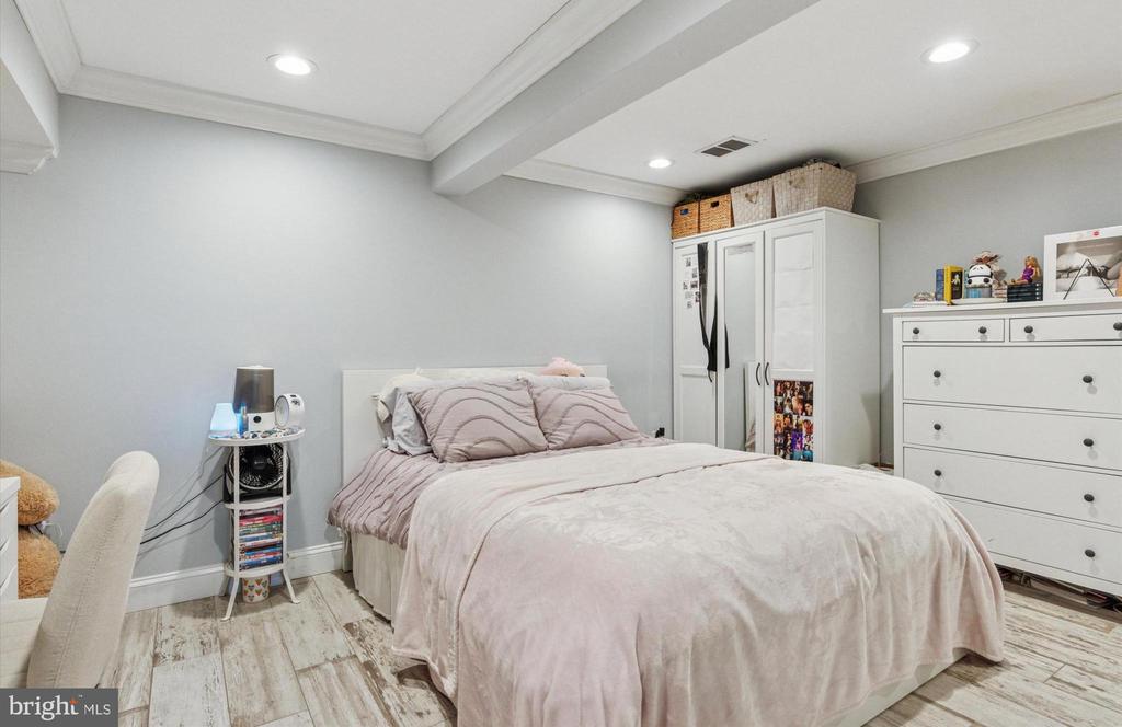 1004 WINDING RIVER LANE