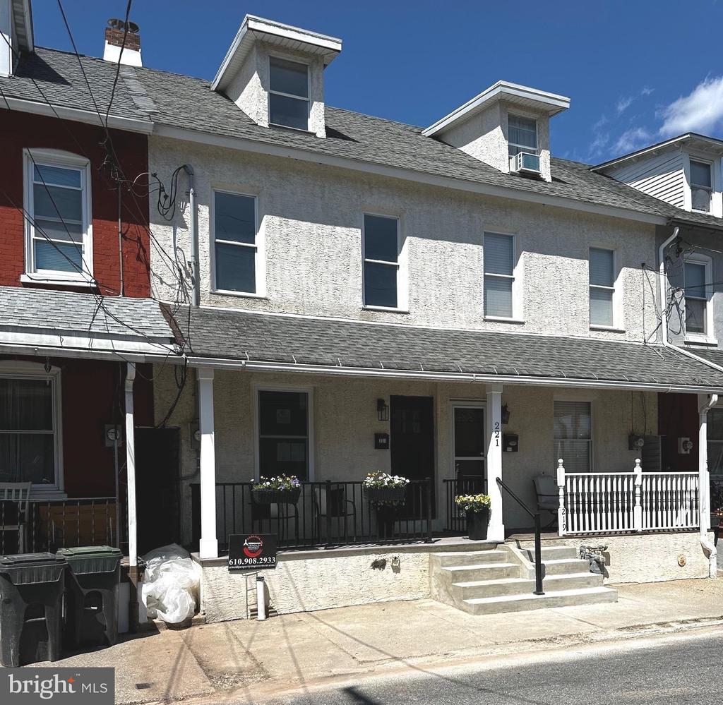 221 WALNUT STREET