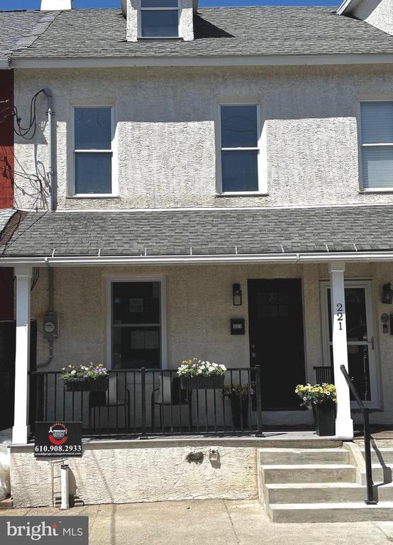 221 WALNUT STREET