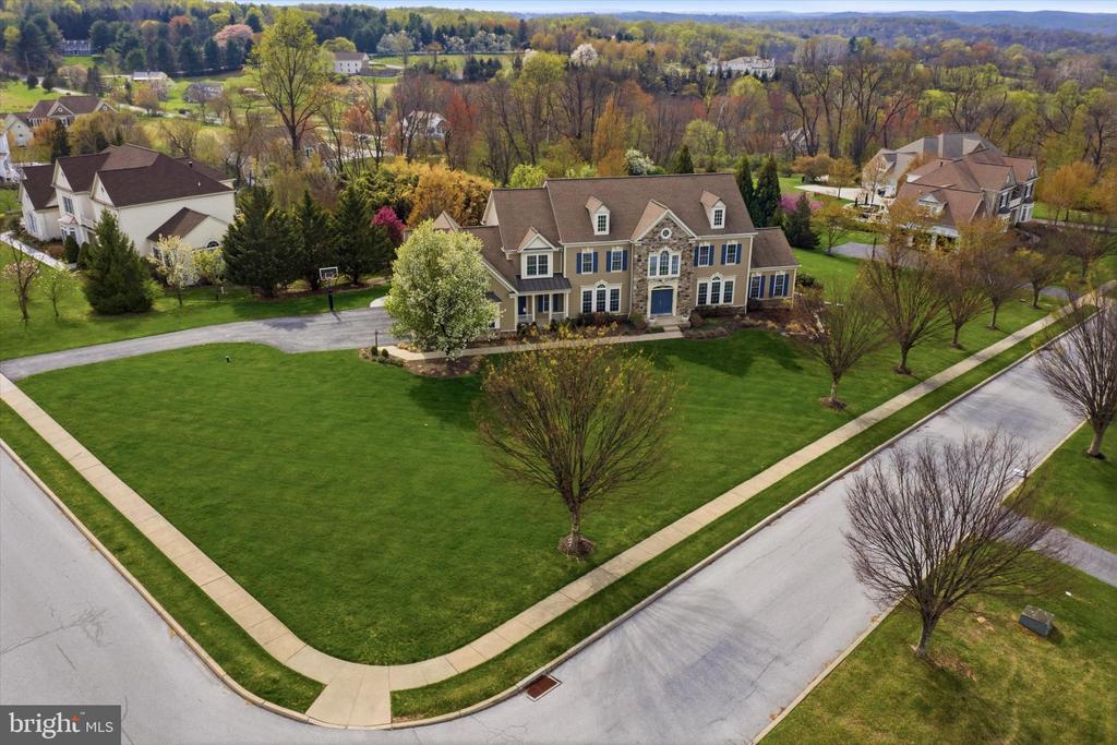8 DEERFIELD DRIVE