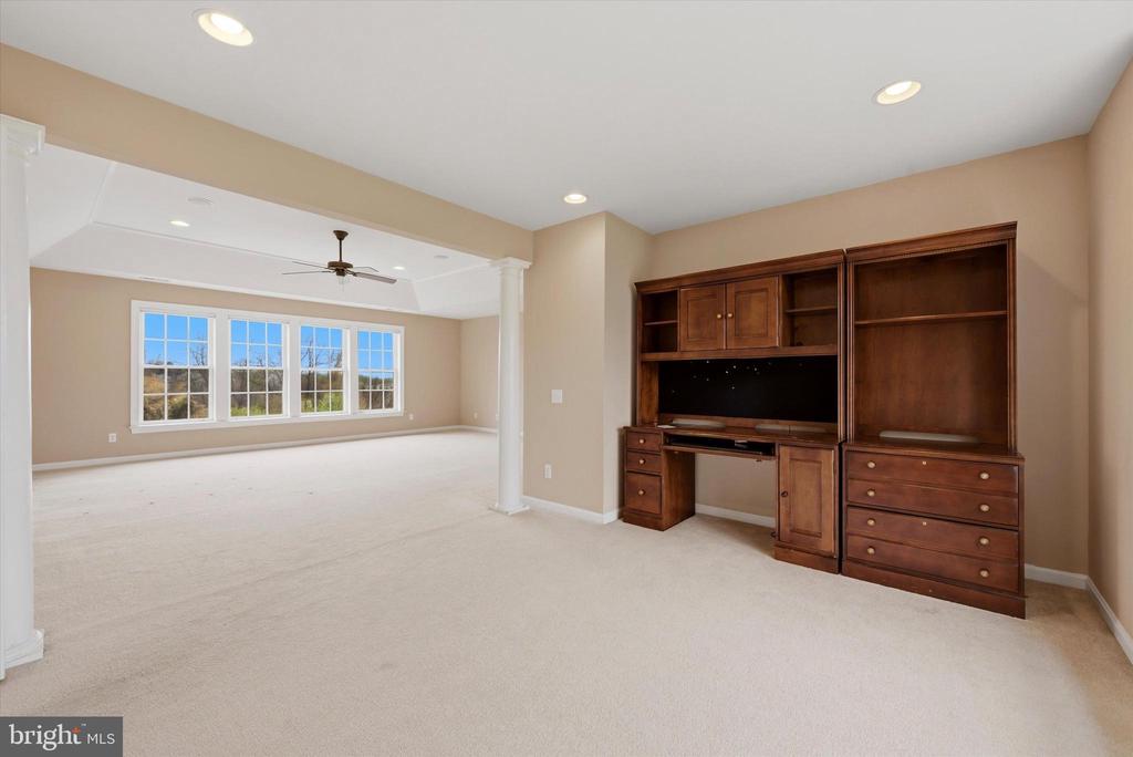8 DEERFIELD DRIVE