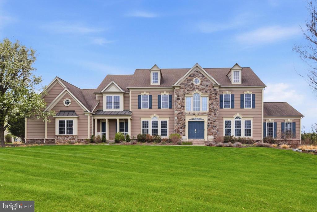 8 DEERFIELD DRIVE