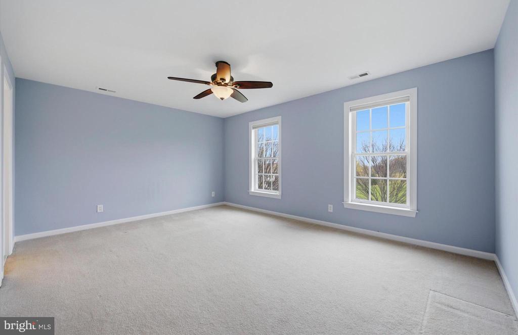 8 DEERFIELD DRIVE