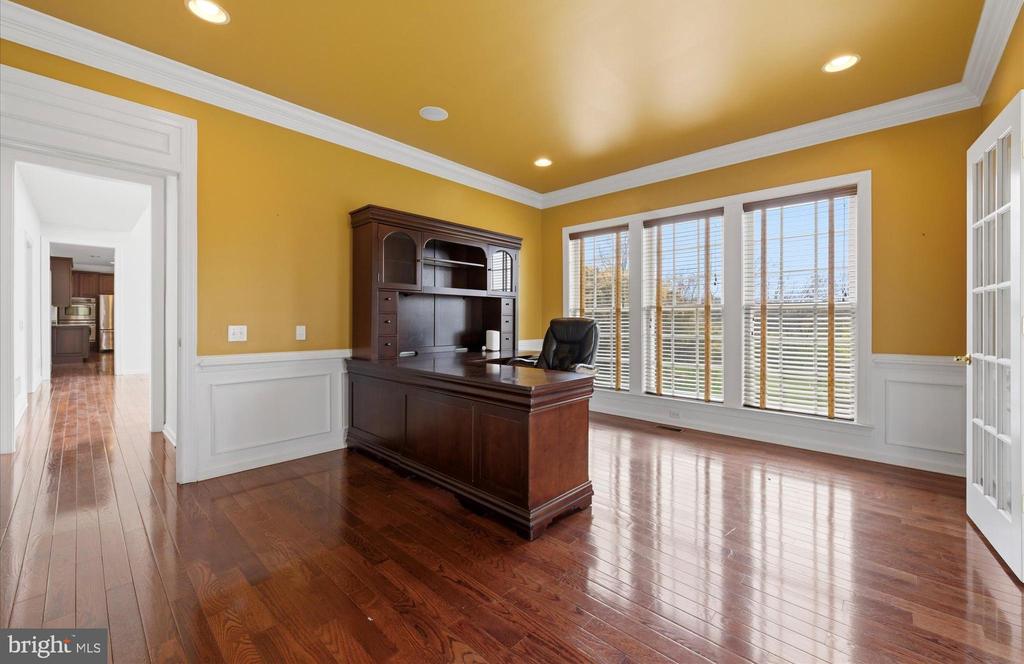 8 DEERFIELD DRIVE