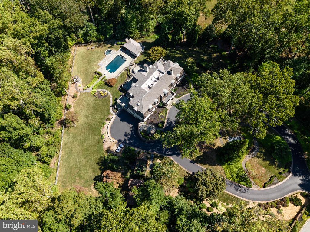 24 LAKEWOOD DRIVE