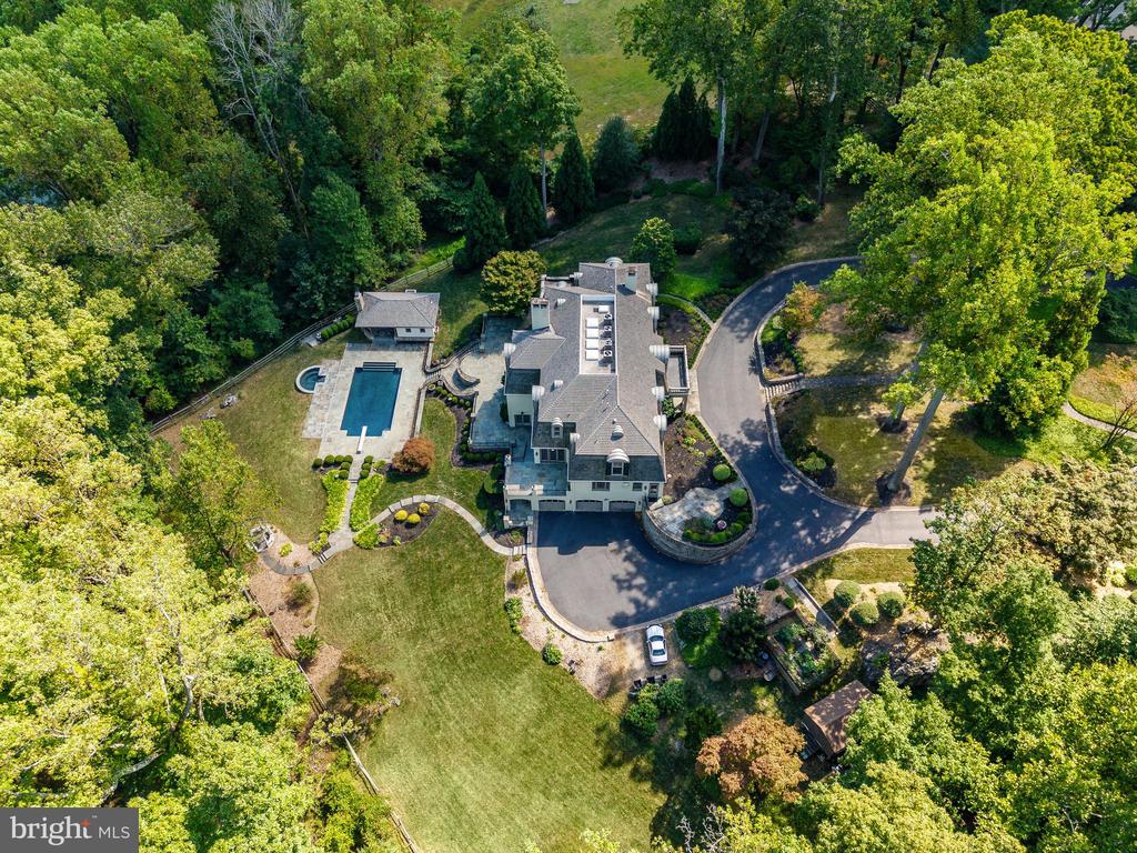 24 LAKEWOOD DRIVE