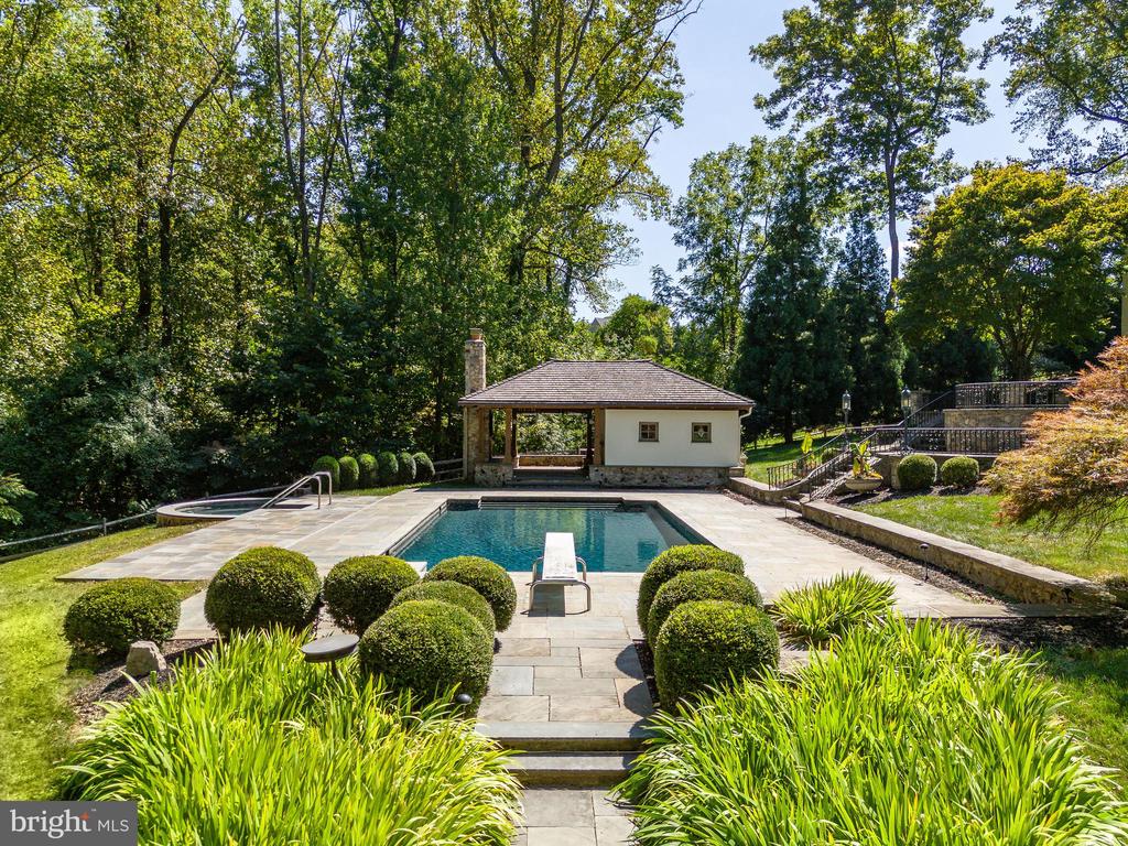 24 LAKEWOOD DRIVE