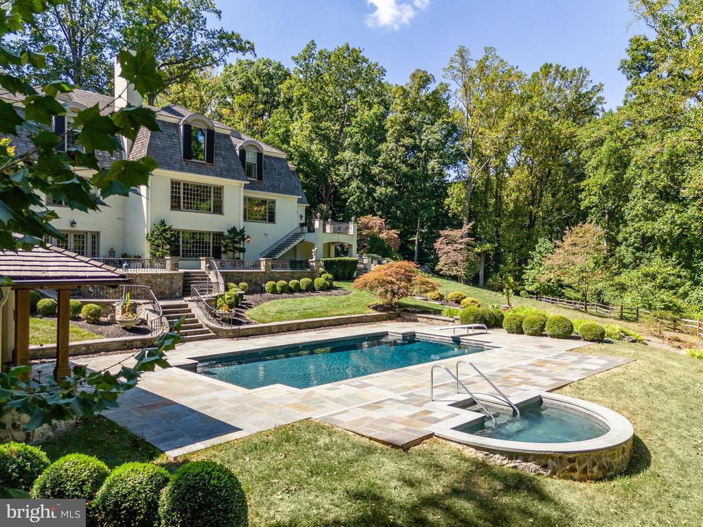 24 LAKEWOOD DRIVE