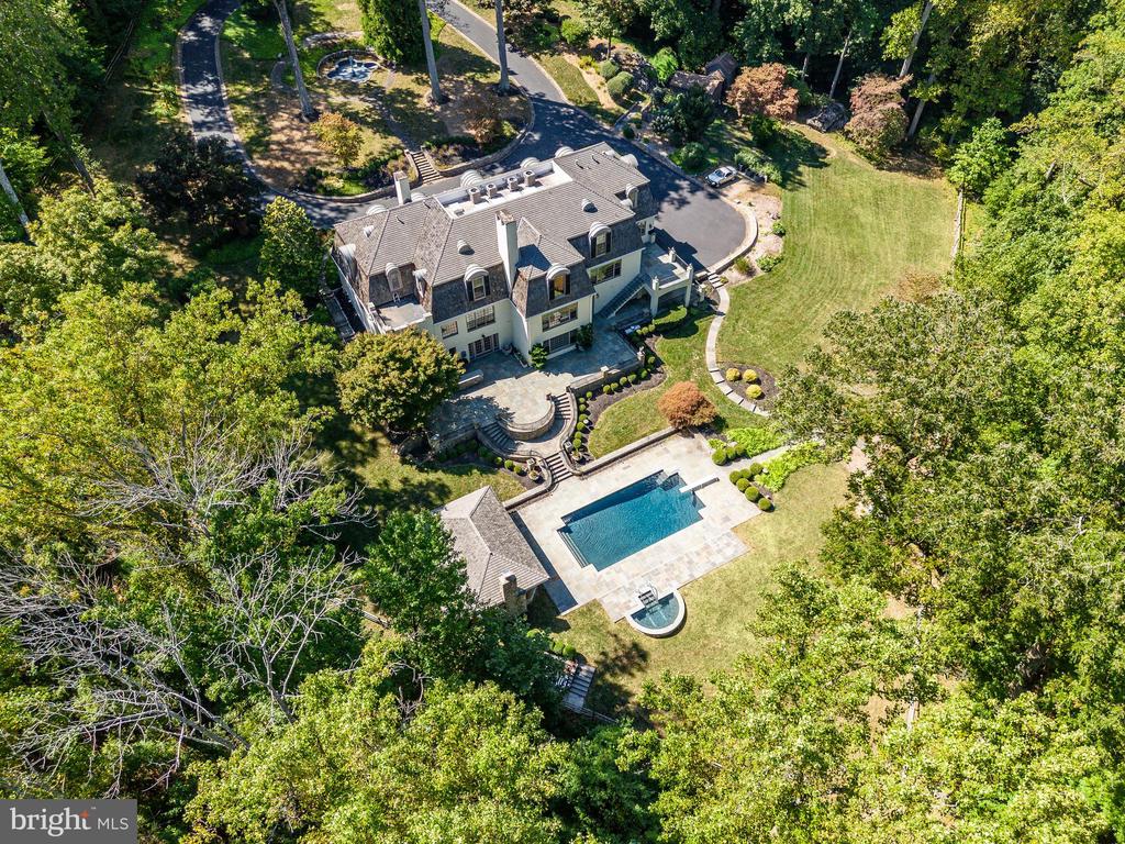 24 LAKEWOOD DRIVE
