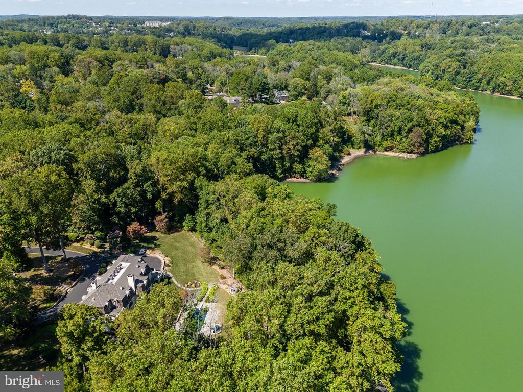 24 LAKEWOOD DRIVE