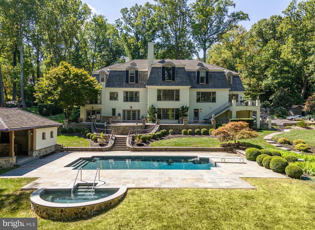 24 LAKEWOOD DRIVE