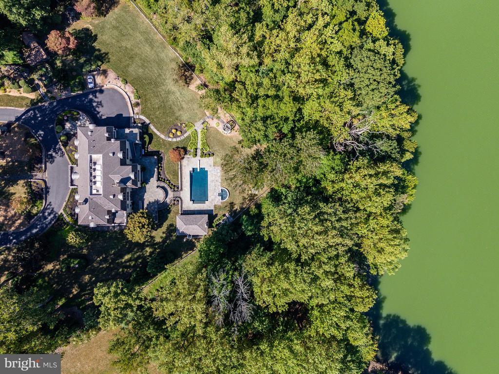 24 LAKEWOOD DRIVE
