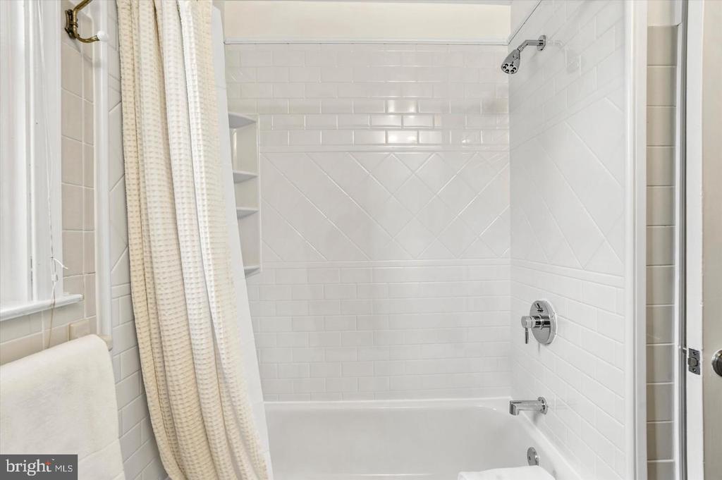 500 E LANCASTER AVENUE Unit: 105C