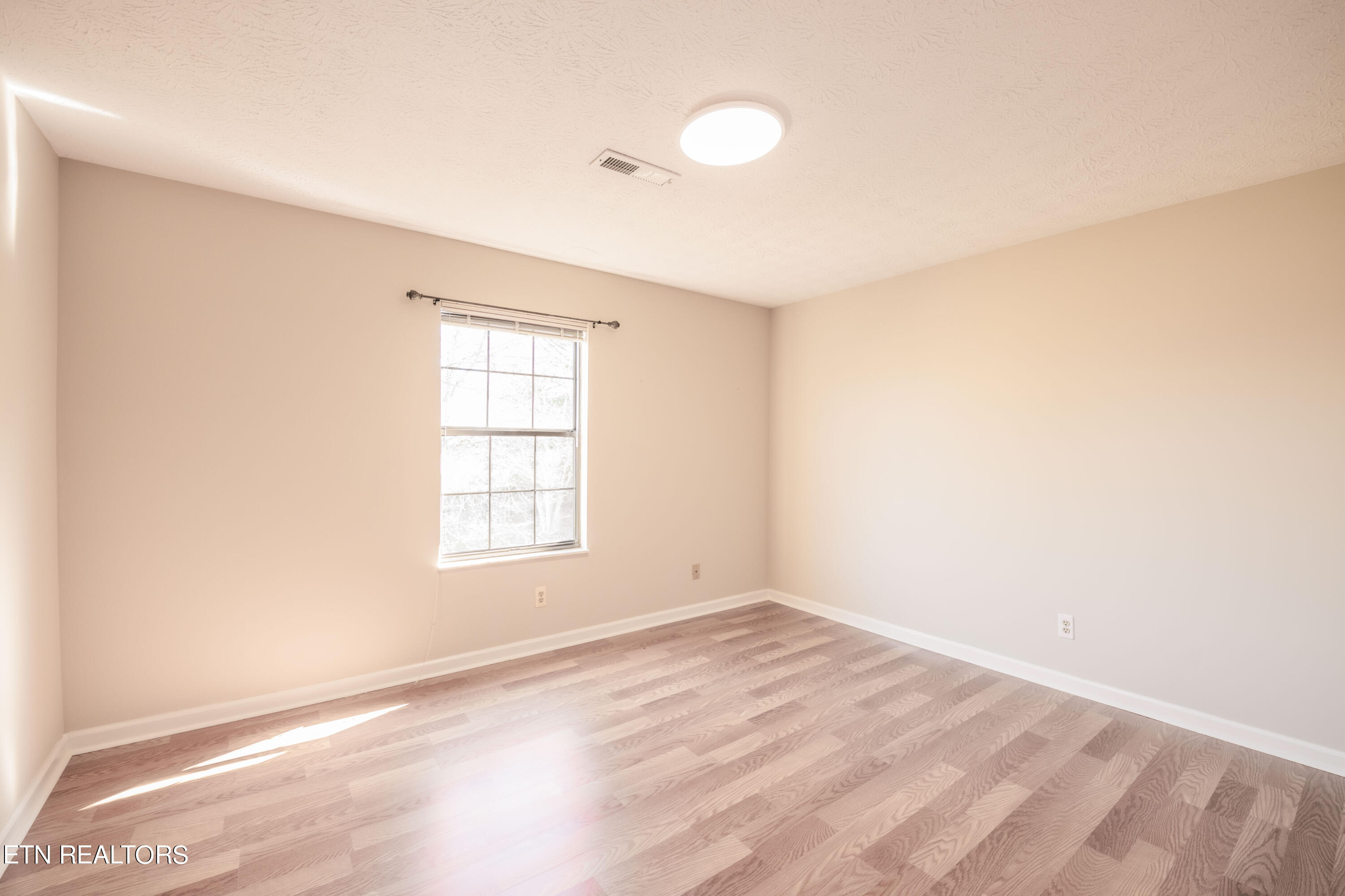 220 Long Bow Rd