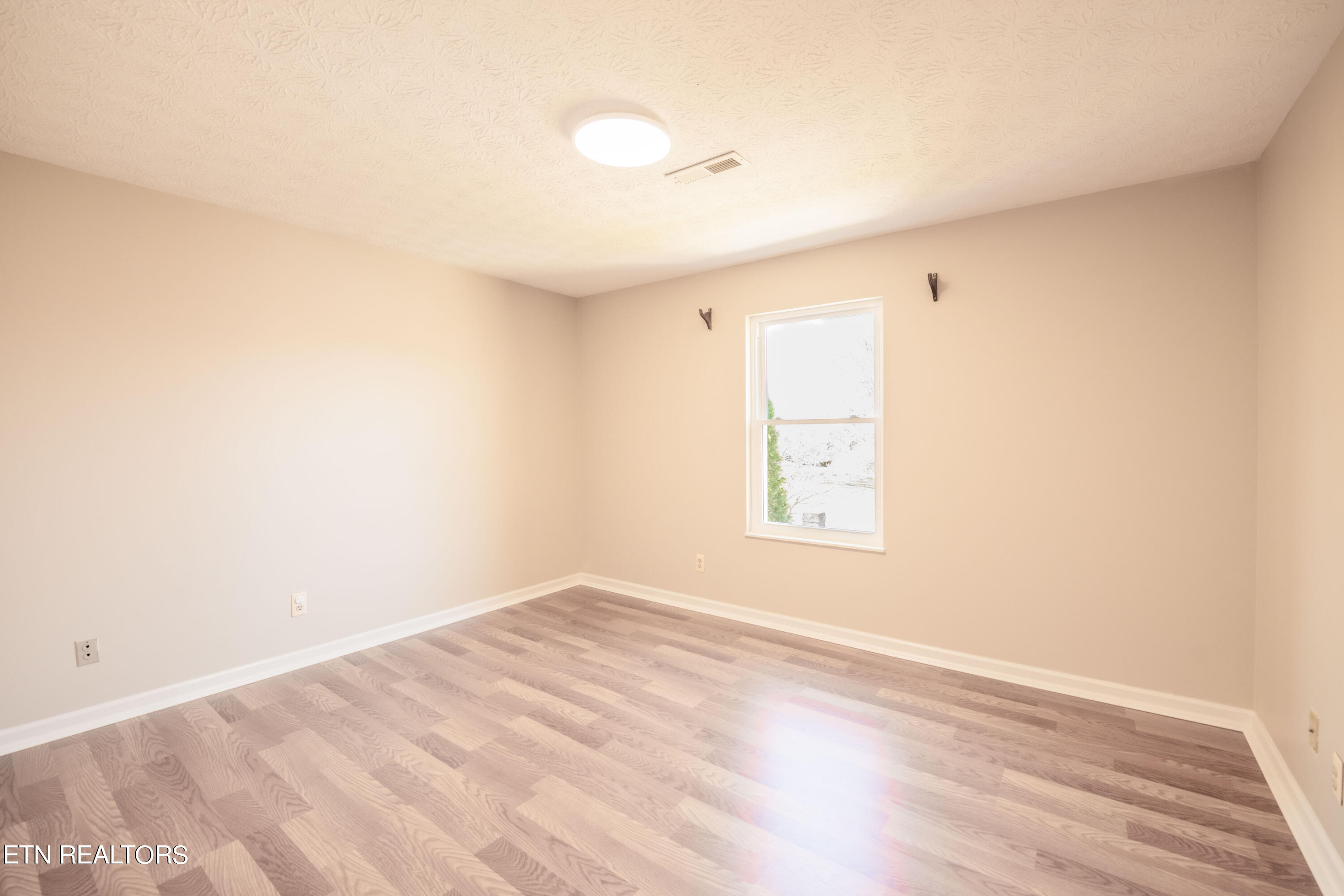 220 Long Bow Rd