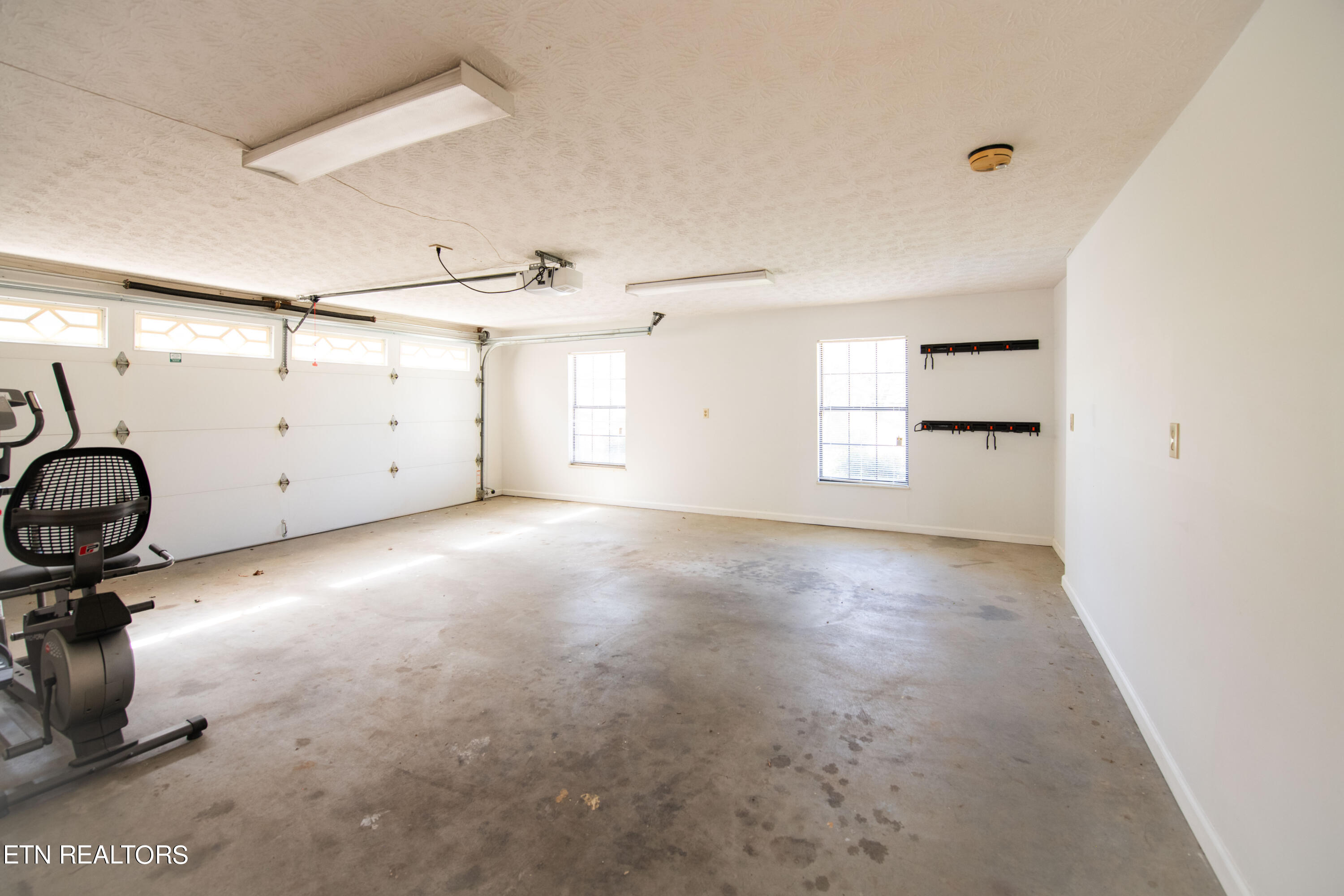 220 Long Bow Rd