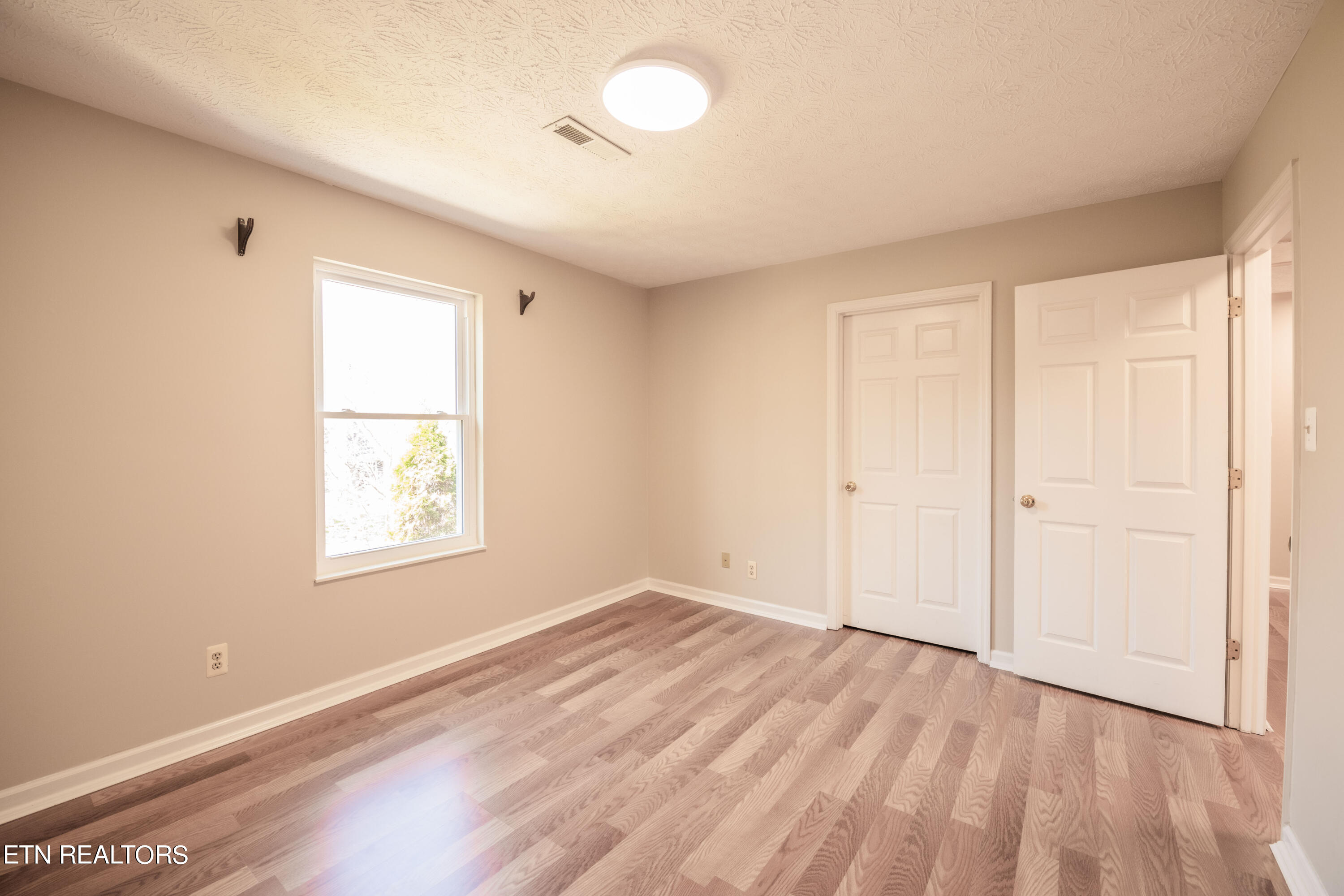 220 Long Bow Rd